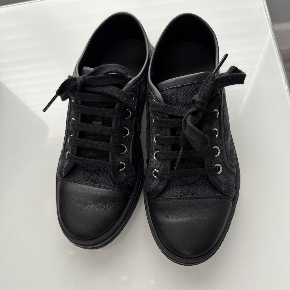 Gucci low top sneakers